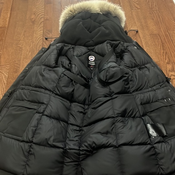 Black. Canada Goose 🔥🔥XS. Parka. - Picture 5 of 8